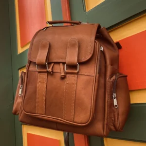 Morral nómada en cuero con cierre ajustable e imantado Rubén miel