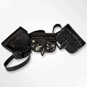 Riñonera tradicional tipo carriel antioqueño todo negro con lengüeta en cuero