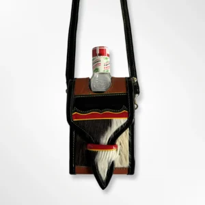 Licorera aguardientera tipo carriel tradicional en cuero